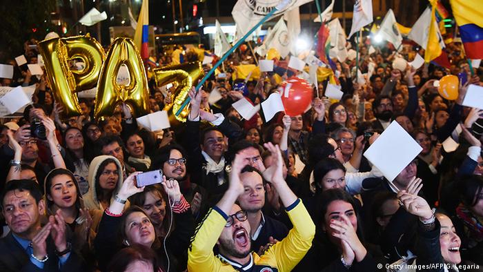 Colombians celebrate the ceasefire in Bogota (Getty Images/AFP/G. Legaria)