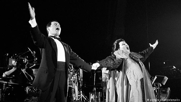 Großbritannien Freddie Mercury mit Monserrat Caballe in Barcelona (Foto: dpa)