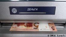 Geldautomat in Minsk, Weißrussland, Weißrussischer Rubel DW-Korrespondentin Elena Daneyko © DW/E. Daneyko