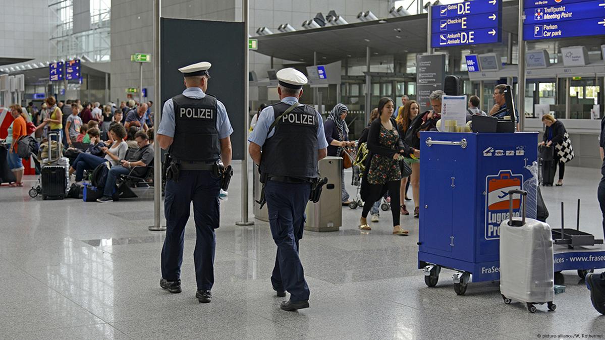 Woman caught at German airport with 10 kilos of crystal meth – DW – 04 ...