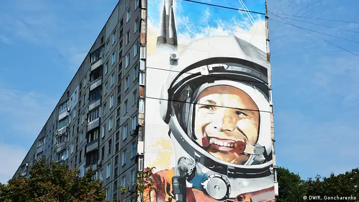 A Gagarin mural on an appartment building in Ukraine. (DW/R. Goncharenko)