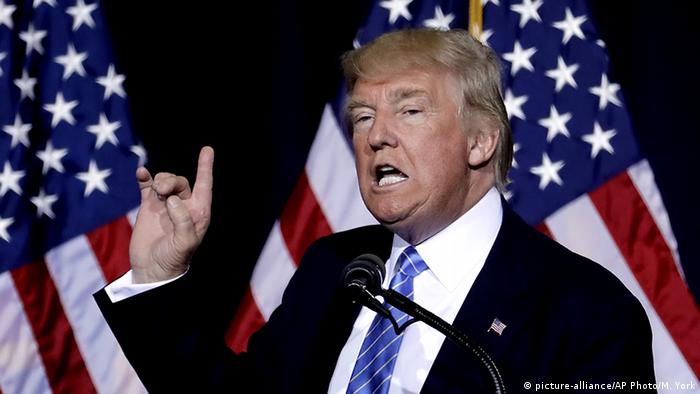 USA Donald Trump hält eine Rede in Phoenix (picture-alliance/AP Photo/M. York)
