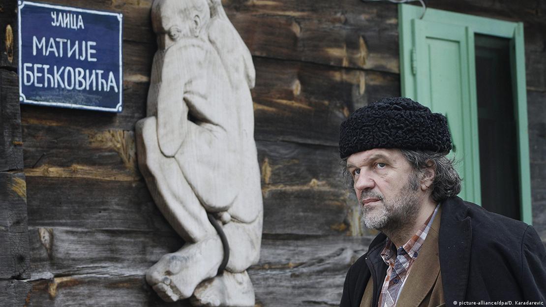 Emir Kusturica 2014. u ulici Matije Bećkovića u Drvengradu 