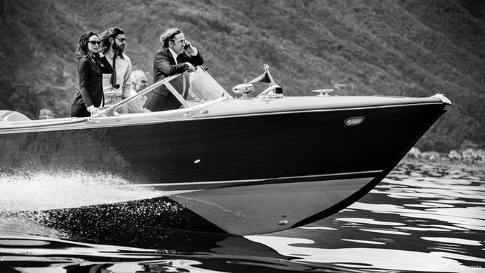 Netzer mit anderen Leuten auf einem Schnellboot Foto: copyright otelo 