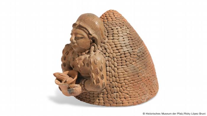 Weihrauch-Gefäß der Maya in der Form einer Menschenfigur.