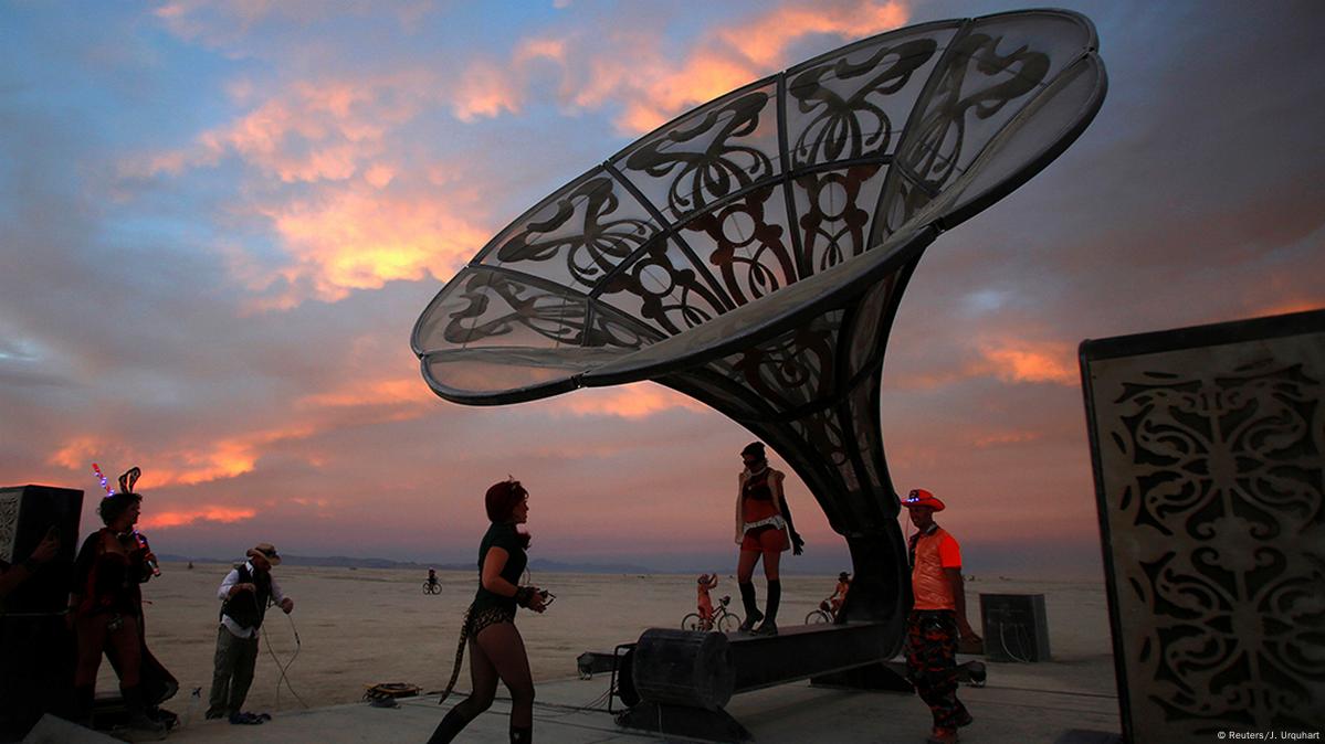 Burning Man - an unusual festival – DW – 09/02/2016