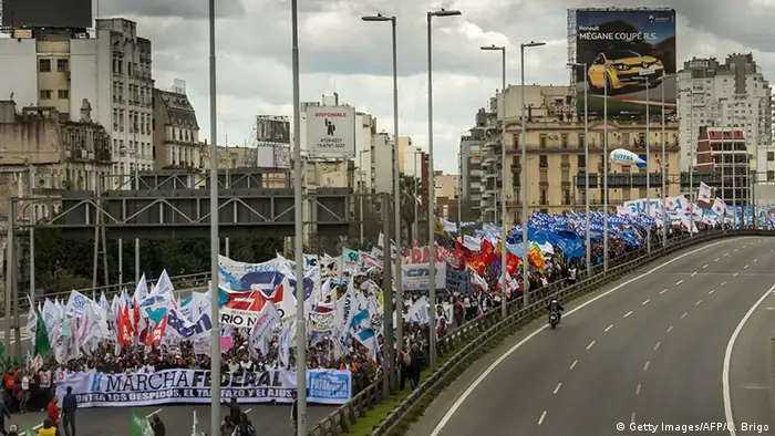 Argentinien Proteste gegen Politik von Präsident Mauricio Macri (Getty Images/AFP/C. Brigo)