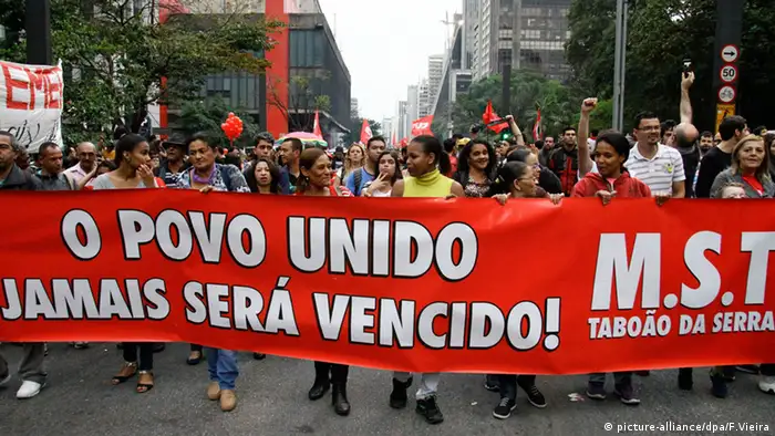 Brasilien Demonstration People without Fear und Popular Brazil