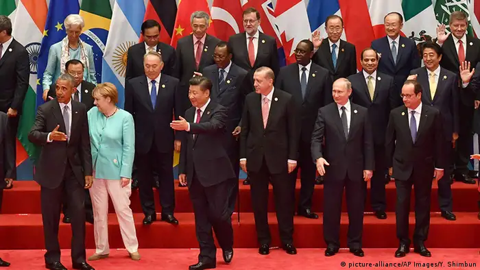 China G20 Gipfel in Hangzhou Gruppenfoto mit Kanzlerin Merkel (picture-alliance/AP Images/Y. Shimbun)