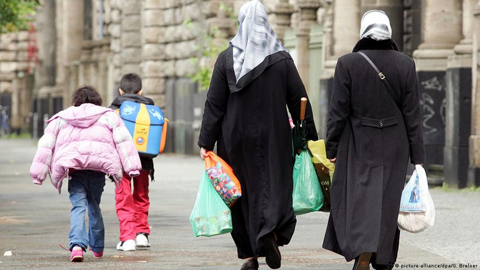 Corsica parents 'block' mothers with headscarves