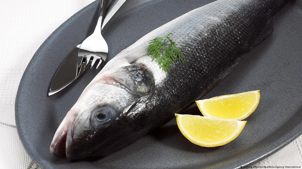 How to dislodge a fish bone stuck in your throat DW 11/23/2018