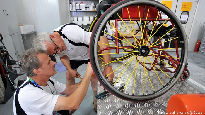 Bei den Paralympics in Peking 2009 Werkstatt für Rollstühle und Prothesen 
