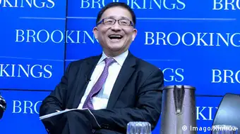 李成曾多年担任布鲁金斯学会约翰•桑顿中国中心主任及外交政策项目资深研究员。如今，他将在港大任教，并创建全新的“中国与世界治理中心”
