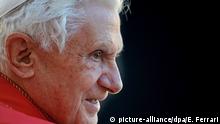 20.10.2016+++FILE - A file picture dated 27 October 2010 of Pope Benedict XVI during his weekly audience in Saint Peter's Square, Vatican. EPA/ETTORE FERRARI (Zu dpa «Papst-Autor: Benedikt war als junger Mann unglücklich verliebt» vom 07.09.2016) +++(c) dpa - Bildfunk+++ +++ (C) picture-alliance/dpa/E. Ferrari