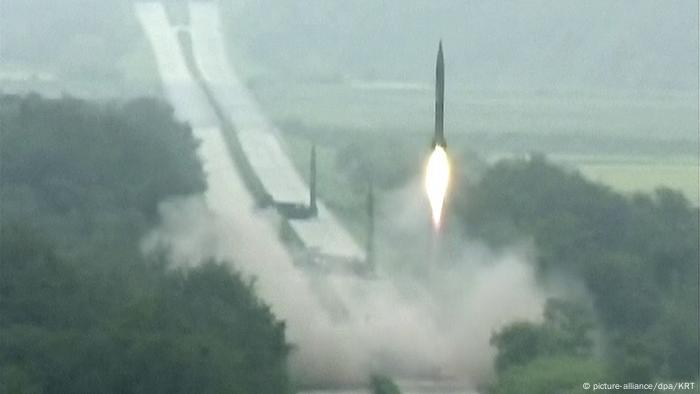 Nordkorea Raketentest undatierte Aufnahme (picture-alliance/dpa/KRT)