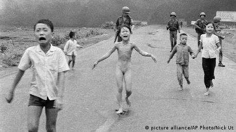 И днес този черно бял кадър кара хората да настръхват голо