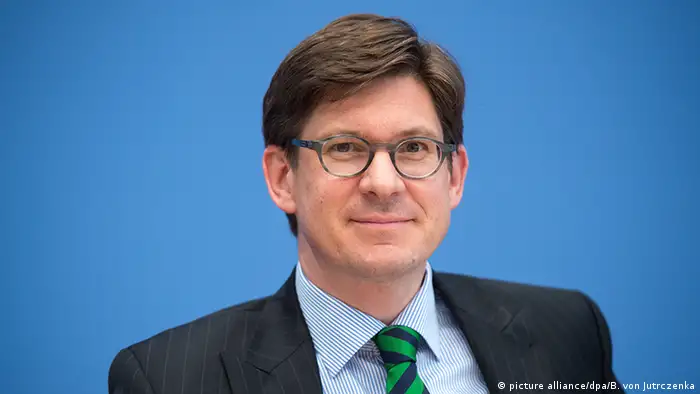 Parlamentarischen Staatssekretär Ole Schröder (CDU)