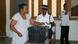 Seychellen - Frau bei Wahllokal Seychellen - Frau bei Wahllokal