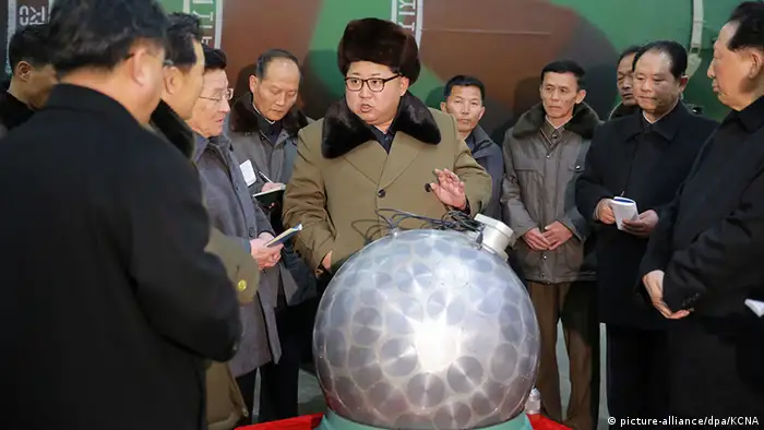 Despite pressure from the international community, Pyongyang has made no secret of its nuclear ambitions. Alongside its ritual ballistic missile tests, North Korea has conducted nuclear tests on five occasions, two of which in 2016. The country claimed that the last warhead it tested could be attached to a rocket. 