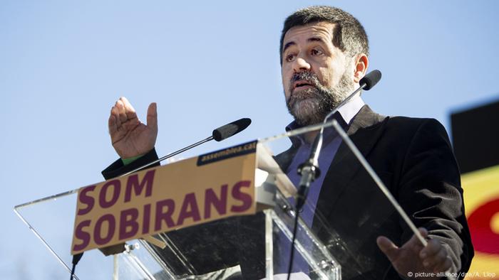 El Parlamento de Cataluña convocó para el 12 de marzo un debate de investidura con el independentista Jordi Sànchez, preso desde octubre, como candidato oficial a presidente del Gobierno de la región. (6.03.2018).