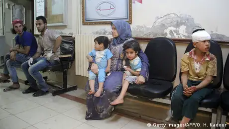 Syrien Zivilbevölkerung in einem Krankenhaus in Idlib (Foto: Getty Images/AFP)