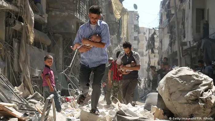 Opfer und Zerstörung nach Luftangriffen nach Aleppo (Foto: Getty Images/AFP)