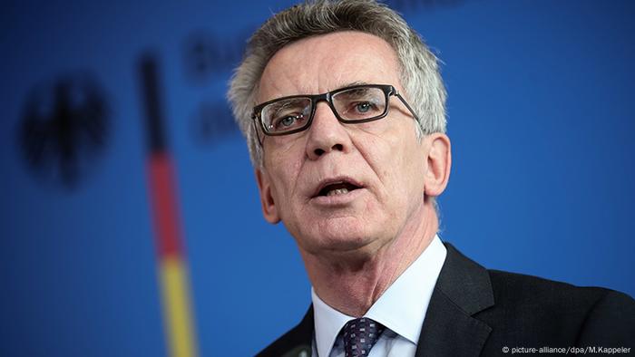 Thomas de Maiziere PK Razzia NRW in Berlin (picture-alliance/dpa/M.Kappeler)