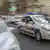 Полицейская машина мчится по парижской улице
