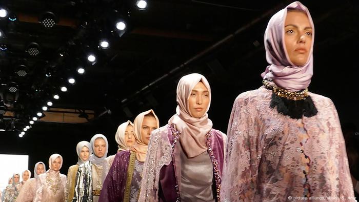 Desainer Anniesa Hasibuan Tampil Lagi Di New York Fashion Week Dunia Informasi Terkini Dari Berbagai Penjuru Dunia Dw 16 02 2017