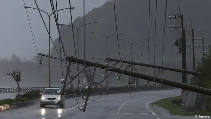 China Wenling Taifun Meranti umgestürzte Strommasten