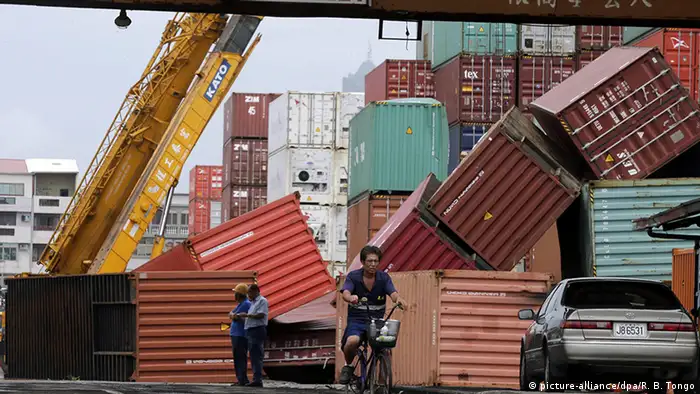 Taiwan Kaohsiung Taifun Meranti umgestürzte Container