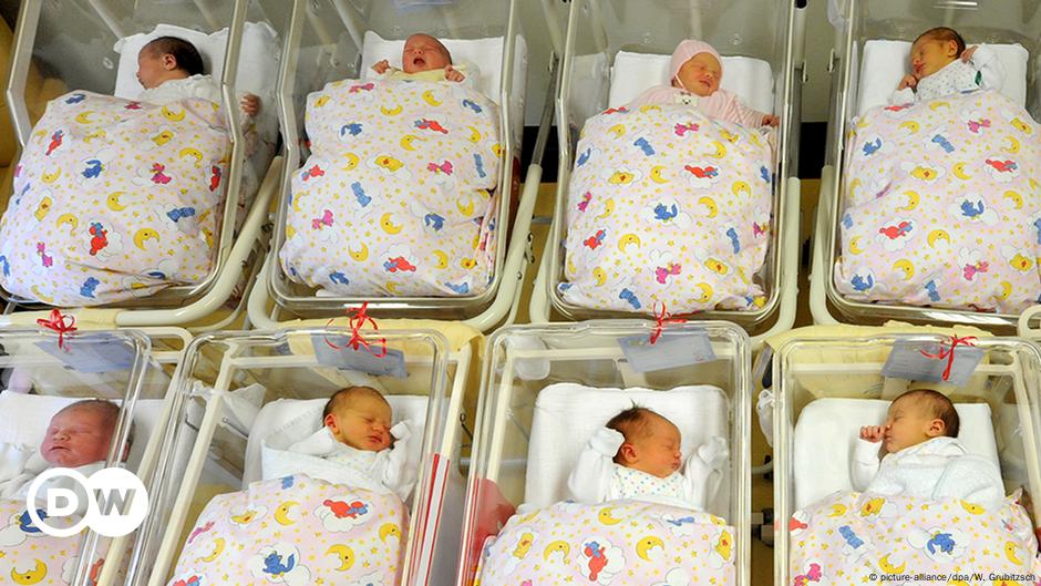 Birthrate In Germany Highest In 33 Years – DW – 10/17/2016