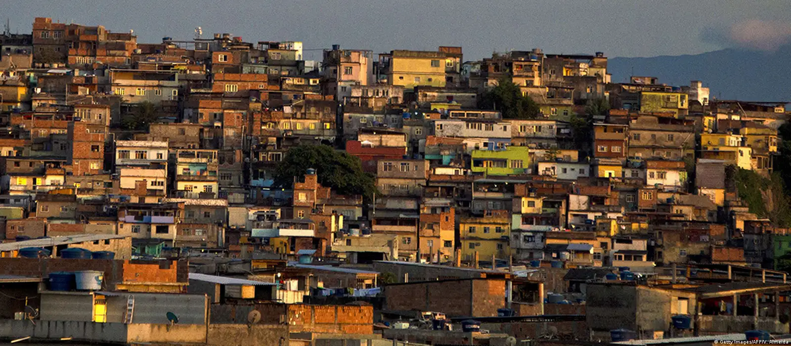 Canoa havaiana: projeto transforma a vida de jovens de favelas