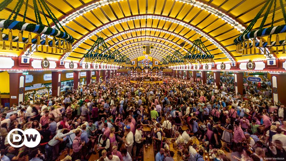 Empty Oktoberfest tents – DW – 09/22/2016