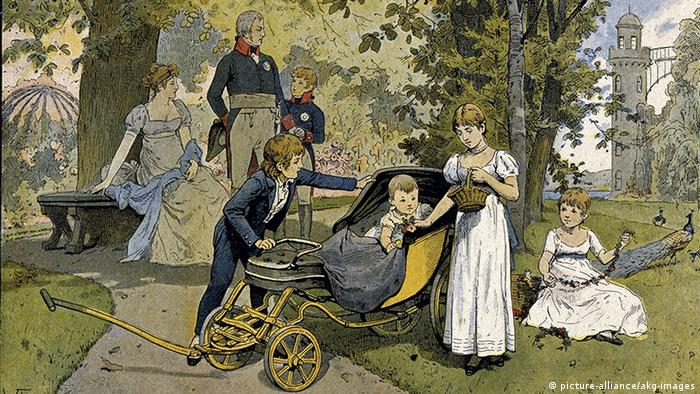 александровка в германии история. 19557415 303. александровка в германии история фото. александровка в германии история-19557415 303. картинка александровка в германии история. картинка 19557415 303. В северной части Потсдама есть место столь русское, какой даже сама Россия никогда не была. Тринадцать типично русских изб, щедро украшенных резьбой, стоят здесь одна возле другой и позади каждой — большой фруктовый сад. Некоторые дома красуются в несколько этажей, а те, что поскромнее, рассредоточены по краям. Кто-то торгует здесь огурцами, кто-то — яблоками. В затесавшемся меж построек кафе подают солянку. Построены эти дома были в 1826 году. Аутентичными они не были никогда.Поселок называется Александровкой, поскольку построен по приказу прусского короля Фридриха Вильгельма III в память о царе Александре I, которым его связывали переменчивые отношения — они были и друзьями, и врагами. В 1812 году король Пруссии взял в плен 62 русских солдата и доставил в Потсдам. Говорят, его тронули их меланхоличные напевы,они стали его солдатским хором и сопровождали прусское войско, развлекая его «песнями с тамбурином и маленькими колокольчиками». Когда Россия и Пруссия стали друзьями, солдаты так и остались при королевском дворе в Потсдаме — царь преподнес их Фридриху Вильгельму в качестве подарка. Ради оставшейся дюжины человек и построили Александровку. Ансамбль срубов, украшенных резными орнаментами, флюгерами, зубчатыми фризами. Этот фронтон принадлежит самому великолепному дому в центре поселка — в нем жил смотритель колонии.Король лично разработал вместе с Петером Йозефом фон Ленне план поселка, имеющий форму ипподрома, рассеченного Андреевским крестом; часть домов стоят напротив друг друга, другие на большом расстоянии.Каждый из певцов русского солдатского хора получил собственный дом со всем хозяйством — вплоть до глиняных горшков, огромным садом, огородом и коровой. От уплаты налогов они были освобождены. Идея была возвышенной, вот только не слишком функциональной. Солдаты не были крестьянами, они не могли себя обеспечивать, прилично выпивали и все чаще слали просительные письма. Вскоре им было разрешено зарабатывать деньги иначе: они стали сдавать комнаты тем берлинцам, что летом стремились попасть в иной, фольклорный мир.За каждым домом простирается большой участок, с которого солдатские певцы должны были кормиться.Курьез не только в том, что в социальном плане поселок не действовал. По сути, в нем есть что-то от Диснейленда; это не русская, а потемкинская деревня: сами срубы таковыми не являются, а представляют собой фахверковые дома, обитые деревом. Деревянная резьба не является традиционно крестьянской, а берет свое начало, скорее, в романтических идеях XIX века. Ее прообразом послужила другая образцовая деревня под Санкт-Петербургом — Глазово. Даже членение чудесного фасада не аутентично и не практично: там, где обозначен главный вход, войти в дом, как правило, невозможно — можно только сбоку. Так что не всегда можно выйти прямо на веранду. Не случайно позднее баварский Король Людвиг II построил Нойшванштайн, идеализированный рыцарский замок: романтика, идеализация сельской жизни и средневековья оставили отпечаток на времени и его искусствах. Так что Александровка соотносится не столько с Россией, сколько с эпохой, в которую возникла.Так выглядела деревня между 1928 и 1944 годами, запечатленная Максом Бауэром.В то время, как одни дома имеют два этажа, другие (особенно те, что по краям поселка) выглядят скромнее. Принцип, однако, один и тот же: имитация сруба и традиционного декора плюс фантазия.На холме возвышается выкрашенный в умилительный розовый цвет православный храм Александра Невского, построенный вместе с поселком и для него предназначенный. Внутри мерцают русские иконы, пахнет ладаном и звучит запись мужского хора.Некогда Александровка была популярным туристическим объектом, но со временем дела пошли все хуже. Хотя архитектурный ансамбль еще во времена ГДР был взят под охрану памятников, сохранился он плохо. Отдельные дома постепенно пришли в упадок, территория заросла, была застроена садовыми домиками. Позже через деревню чуть было не проложили трамвайную линию — сейчас она ее огибает.После объединения Германии инициативы по охране памятников докатились и до деревни. В одном из домов был открыт музей, снова были вытащены на свет божий старинные планы Ленне. Вместо 574 старых фруктовых деревьев были посажены новые. В роскошном доме смотрителя сегодня обосновалось кафе. Большинство домов стали частными — в трех из них до 2013 года еще жили потомки тех самых певцов солдатского хора (с давних пор эти дома не разрешается продавать, а только передавать по наследству, причем по прямой мужской линии). В одном из домов был создан чудесный маленький музей. Так что сегодня Александровка снова превратилась в нарядную идиллию. В жаркие летние дни случается непомерно широкому туристическому автобусу проехать по длинным и обычно пустынным улицам, пересекающимся в виде Андреевского креста. В остальном кажется, что время здесь остановилось. Но это, в сущности, время, которого никогда не было. александровка в германии история. 19557415 303. александровка в германии история фото. александровка в германии история-19557415 303. картинка александровка в германии история. картинка 19557415 303. В северной части Потсдама есть место столь русское, какой даже сама Россия никогда не была. Тринадцать типично русских изб, щедро украшенных резьбой, стоят здесь одна возле другой и позади каждой — большой фруктовый сад. Некоторые дома красуются в несколько этажей, а те, что поскромнее, рассредоточены по краям. Кто-то торгует здесь огурцами, кто-то — яблоками. В затесавшемся меж построек кафе подают солянку. Построены эти дома были в 1826 году. Аутентичными они не были никогда.Поселок называется Александровкой, поскольку построен по приказу прусского короля Фридриха Вильгельма III в память о царе Александре I, которым его связывали переменчивые отношения — они были и друзьями, и врагами. В 1812 году король Пруссии взял в плен 62 русских солдата и доставил в Потсдам. Говорят, его тронули их меланхоличные напевы,они стали его солдатским хором и сопровождали прусское войско, развлекая его «песнями с тамбурином и маленькими колокольчиками». Когда Россия и Пруссия стали друзьями, солдаты так и остались при королевском дворе в Потсдаме — царь преподнес их Фридриху Вильгельму в качестве подарка. Ради оставшейся дюжины человек и построили Александровку. Ансамбль срубов, украшенных резными орнаментами, флюгерами, зубчатыми фризами. Этот фронтон принадлежит самому великолепному дому в центре поселка — в нем жил смотритель колонии.Король лично разработал вместе с Петером Йозефом фон Ленне план поселка, имеющий форму ипподрома, рассеченного Андреевским крестом; часть домов стоят напротив друг друга, другие на большом расстоянии.Каждый из певцов русского солдатского хора получил собственный дом со всем хозяйством — вплоть до глиняных горшков, огромным садом, огородом и коровой. От уплаты налогов они были освобождены. Идея была возвышенной, вот только не слишком функциональной. Солдаты не были крестьянами, они не могли себя обеспечивать, прилично выпивали и все чаще слали просительные письма. Вскоре им было разрешено зарабатывать деньги иначе: они стали сдавать комнаты тем берлинцам, что летом стремились попасть в иной, фольклорный мир.За каждым домом простирается большой участок, с которого солдатские певцы должны были кормиться.Курьез не только в том, что в социальном плане поселок не действовал. По сути, в нем есть что-то от Диснейленда; это не русская, а потемкинская деревня: сами срубы таковыми не являются, а представляют собой фахверковые дома, обитые деревом. Деревянная резьба не является традиционно крестьянской, а берет свое начало, скорее, в романтических идеях XIX века. Ее прообразом послужила другая образцовая деревня под Санкт-Петербургом — Глазово. Даже членение чудесного фасада не аутентично и не практично: там, где обозначен главный вход, войти в дом, как правило, невозможно — можно только сбоку. Так что не всегда можно выйти прямо на веранду. Не случайно позднее баварский Король Людвиг II построил Нойшванштайн, идеализированный рыцарский замок: романтика, идеализация сельской жизни и средневековья оставили отпечаток на времени и его искусствах. Так что Александровка соотносится не столько с Россией, сколько с эпохой, в которую возникла.Так выглядела деревня между 1928 и 1944 годами, запечатленная Максом Бауэром.В то время, как одни дома имеют два этажа, другие (особенно те, что по краям поселка) выглядят скромнее. Принцип, однако, один и тот же: имитация сруба и традиционного декора плюс фантазия.На холме возвышается выкрашенный в умилительный розовый цвет православный храм Александра Невского, построенный вместе с поселком и для него предназначенный. Внутри мерцают русские иконы, пахнет ладаном и звучит запись мужского хора.Некогда Александровка была популярным туристическим объектом, но со временем дела пошли все хуже. Хотя архитектурный ансамбль еще во времена ГДР был взят под охрану памятников, сохранился он плохо. Отдельные дома постепенно пришли в упадок, территория заросла, была застроена садовыми домиками. Позже через деревню чуть было не проложили трамвайную линию — сейчас она ее огибает.После объединения Германии инициативы по охране памятников докатились и до деревни. В одном из домов был открыт музей, снова были вытащены на свет божий старинные планы Ленне. Вместо 574 старых фруктовых деревьев были посажены новые. В роскошном доме смотрителя сегодня обосновалось кафе. Большинство домов стали частными — в трех из них до 2013 года еще жили потомки тех самых певцов солдатского хора (с давних пор эти дома не разрешается продавать, а только передавать по наследству, причем по прямой мужской линии). В одном из домов был создан чудесный маленький музей. Так что сегодня Александровка снова превратилась в нарядную идиллию. В жаркие летние дни случается непомерно широкому туристическому автобусу проехать по длинным и обычно пустынным улицам, пересекающимся в виде Андреевского креста. В остальном кажется, что время здесь остановилось. Но это, в сущности, время, которого никогда не было.