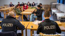  السلطات الألمانية تفحص بيانات هواتف عشرة آلاف طالب لجوء