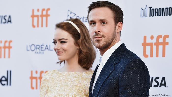El nostálgico musical La La Land, dirigido por Damian Chazelle y protagonizado por Emma Stone y Ryan Gosling, parte como favorito a los Oscar con un total de 14 nominaciones, igualando a All About Eve y Titanic. (24.01.2017)