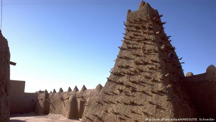 Timbuktu mosque in Mali Copyright: picture-alliance/dpa/HANDOUT/E. Schneider