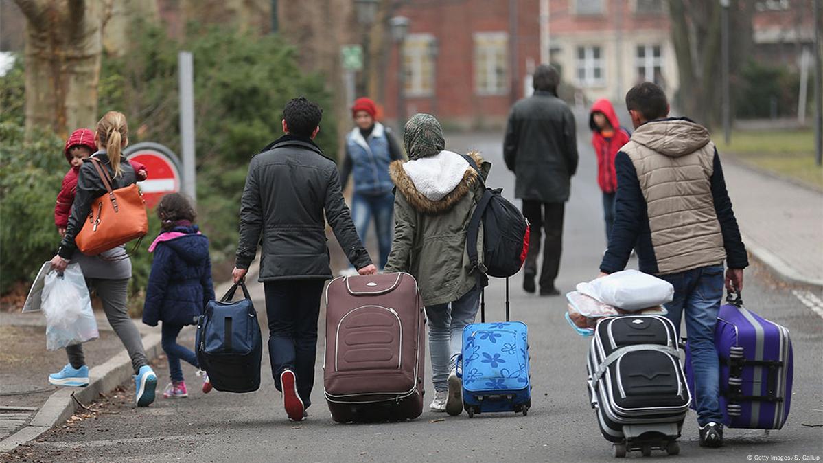 Sharp Drop In Migrant Arrivals In Germany Dw 01112017