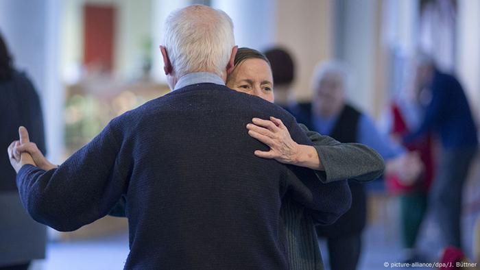 Obraz ikony - Dementia Dance Café (picture-alliance / dpa / J. Büttner)