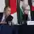 Сергей Лавров и Джон Керри за столом на фоне флагов стран Международной группы поддержки Сирии