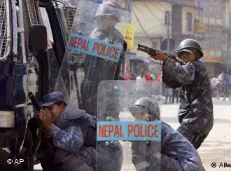 尼泊尔民众反对国王贾南德拉专制统治的示威还在继续