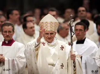 主持复活节弥撒的罗马天主教皇