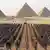 Trash People ispred egipatskih piramida