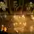 یوکرائن کی عورتیں چرنوبل کے حادثے کے بعد ہلاک ہونے والوں کی یاد میں شمعیں جلائے ہوئے