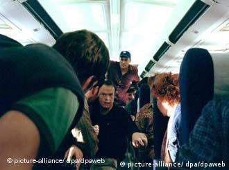 United 93 - beklemmende Bilder: Die Passagiere beraten ihre Vorgehensweise gegen die Kidnapper