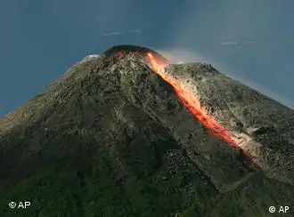 印尼墨拉比火山再度爆发