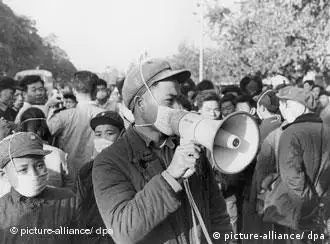 1967年进行街头宣传的红卫兵
