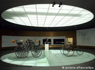 奔驰博物馆内展出的1886年制造的奔驰汽车