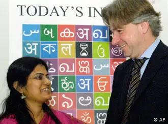 Indien - Partnerland 2006: Die Direktorin des National Book Trust von Indien, Nuzhat Hassan, und der Direktor der Frankfurter Buchmesse, Juergen Boos